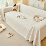 Sentuhan-Sentuhan Kecil yang Menghadirkan Kehangatan di Malam Hari